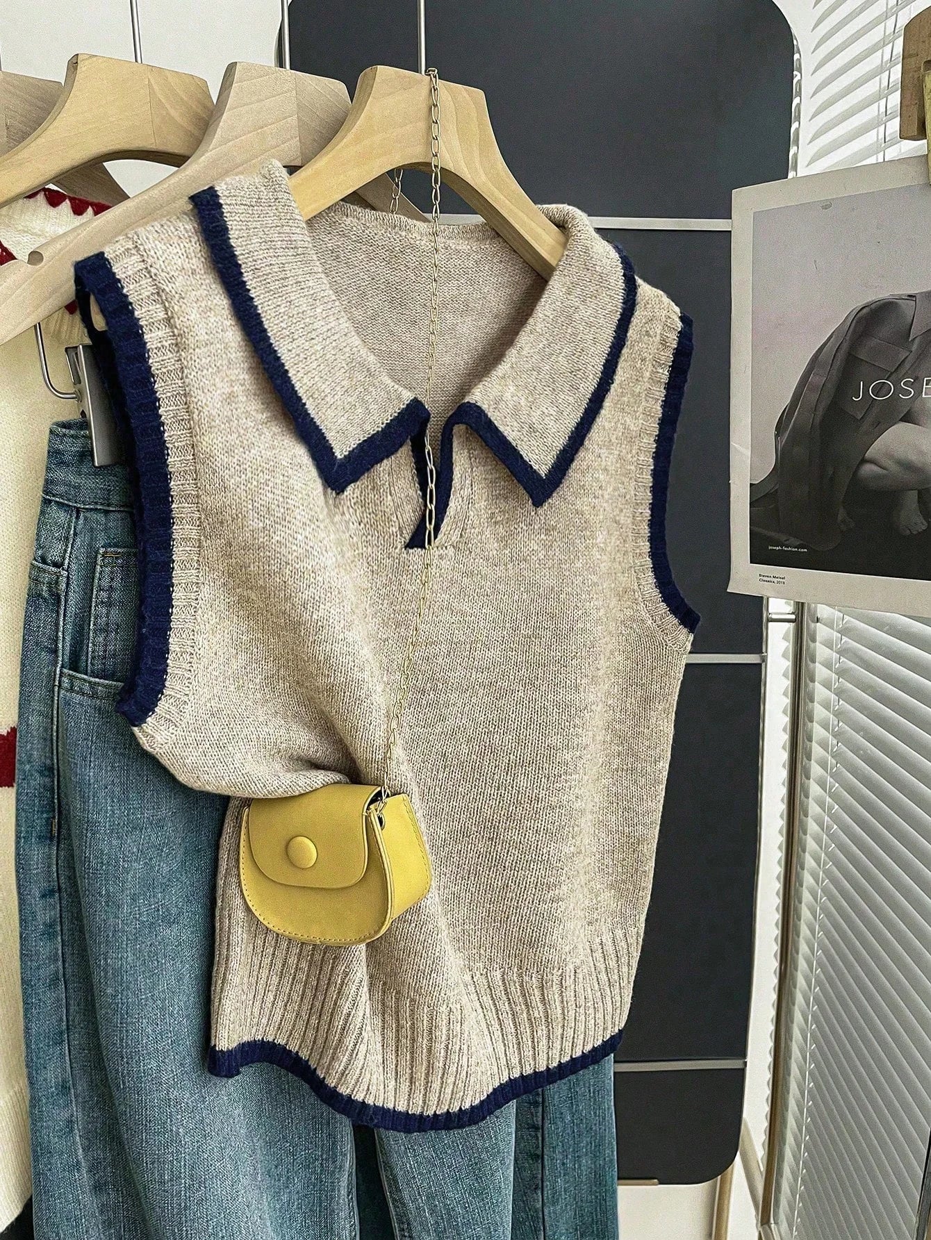 Women's Knitted Vest With Polo Collar And Contrast Piping