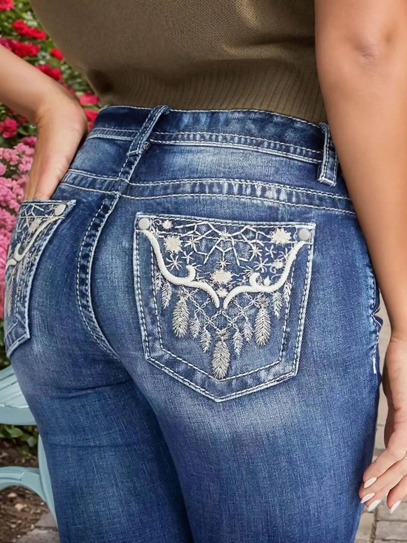 Women's Embroidered Denim Jeans With Slim Fit And Heavy-Duty Stitching