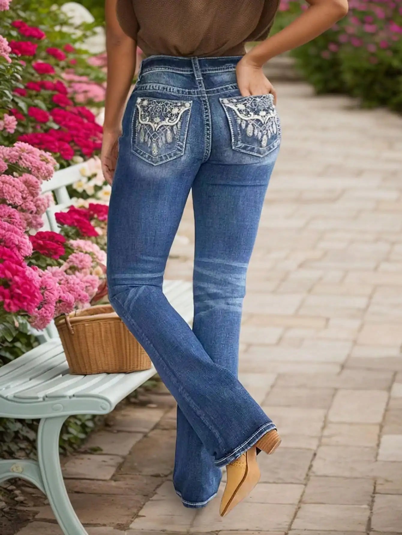 Women's Embroidered Denim Jeans With Slim Fit And Heavy-Duty Stitching